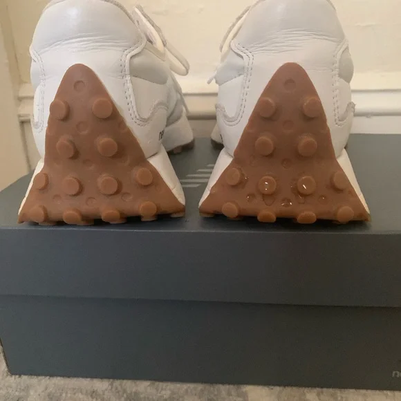 New Balance White Sneakers Modern Minimalist Design - Picture 6 of 9